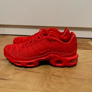 Size 6 Women red Nike Air Max Plus